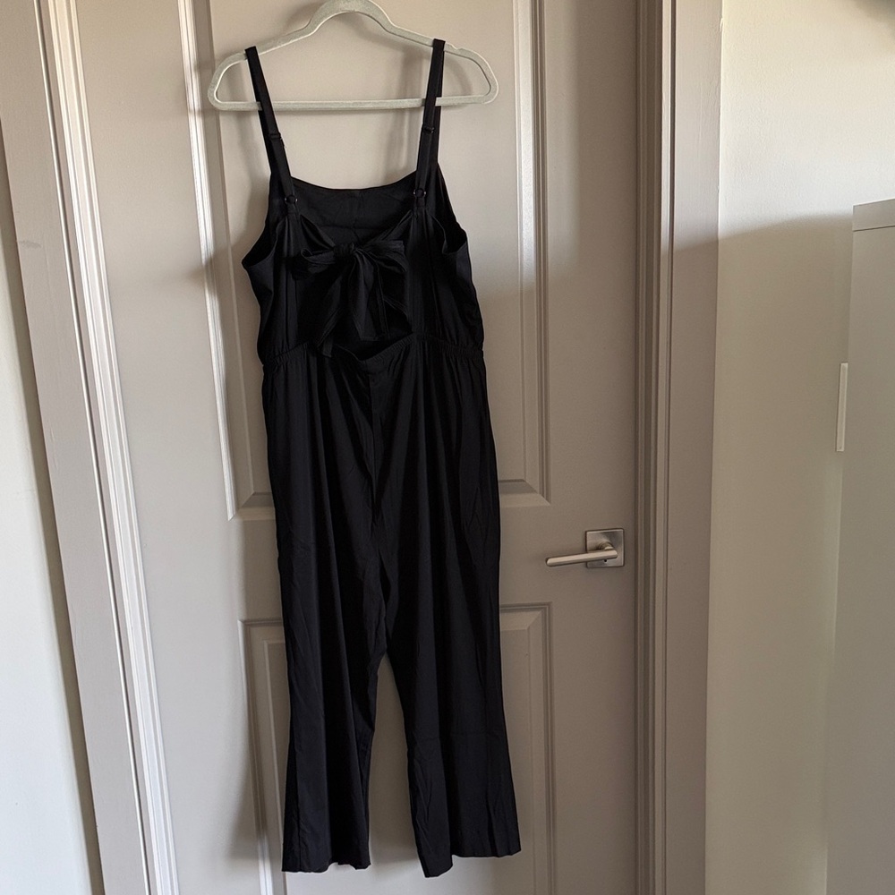 Chic Black Women's cropped Jumpsuit - Picture 3 of 4